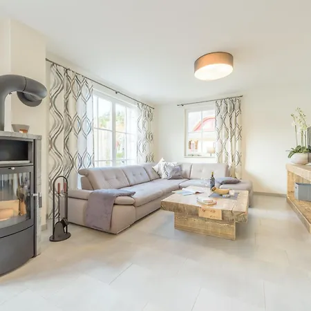 Traum Reethaus Am &ndash Mit Pool, Sauna & Yoga Hébergement de vacances Glowe